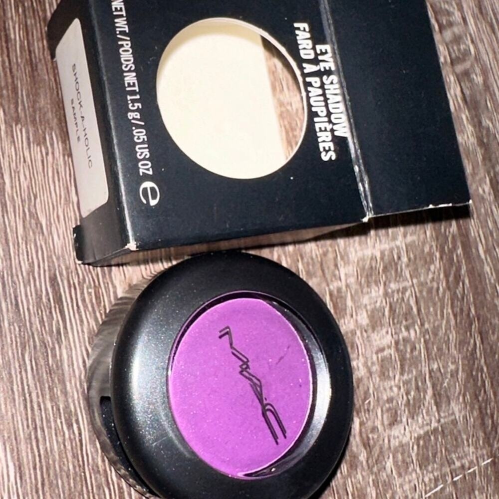 MAC Cosmetics SHOCK-A-HOLIC eye shadow‎